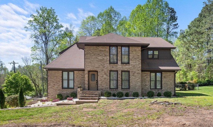 Sedgefield Casa | Classy Cozy Close to everything Spacious 4-bedroom house in marvelous Greensboro