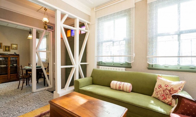 Balat Apartamento | Classy Duplex Apartment w Balcony Near Golden Horn