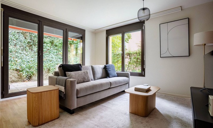 Hirslanden Apartamento | Classy Hirslanden 1BR w/ Private Garden, Storage & W/D, by Blueground