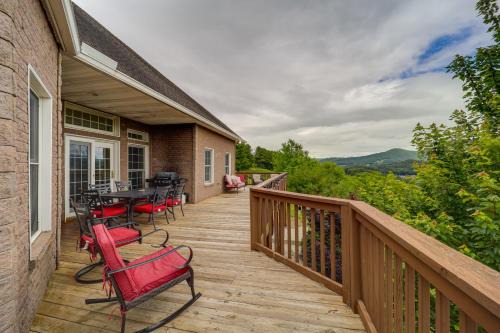 West Jefferson Casa | Classy Home with Hot Tub and Mt Jefferson Views!
