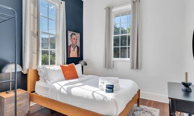 East Riverside Apartamento | Classy Magazine St Apartment | Parking + Laundry