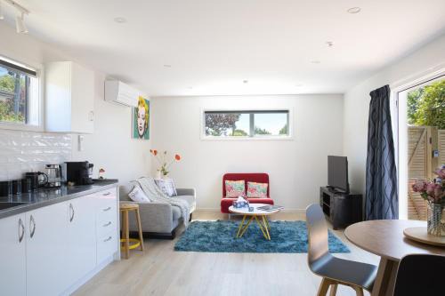 Bishopdale Casa | Classy Modern Unit close to Airport, Shops and Bus