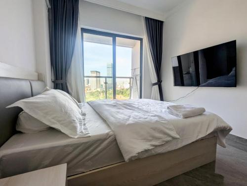 Daun Penh Apartamento | Claudio Homestay - 11th Floor - City Views - 55 UHD TV
