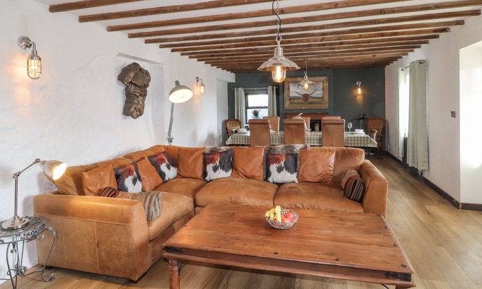 Haverfordwest Casa | CLAWDDCAM, pet friendly, character holiday cottage in Mathry
