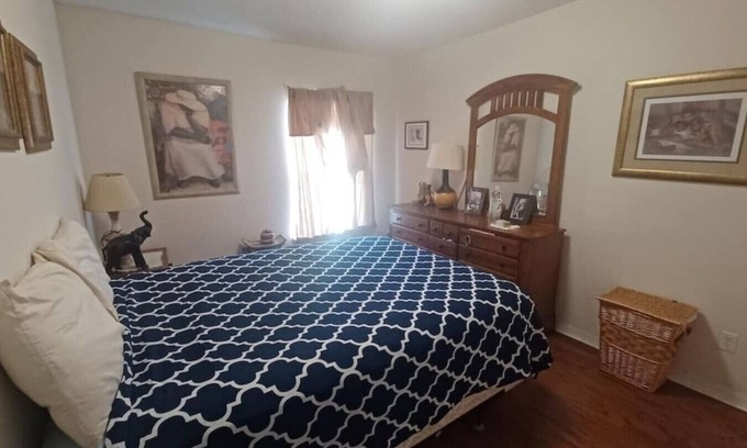 Northside Casa | clean and cozy! Perfect for work trips!