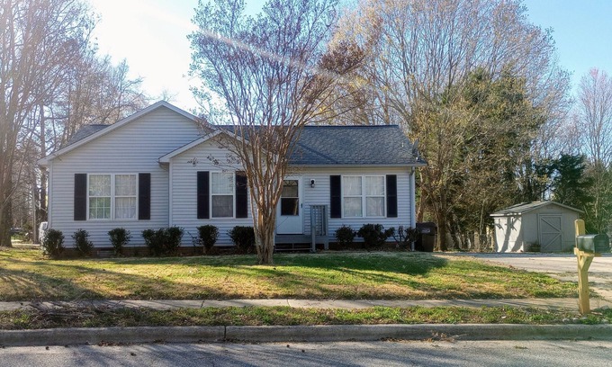 High Point Casa | Clean Comfy Cottage - Near Downtown High Point Furniture Market, Hospitals & HPU
