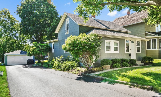 Libertyville Casa | Clean Freshly Remodeled 4 Bedroom House