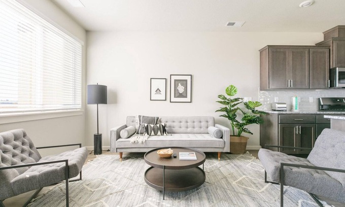 Hillsboro Casa | Clean Hillsboro 2BR, close to Park & Restaurants, by Blueground
