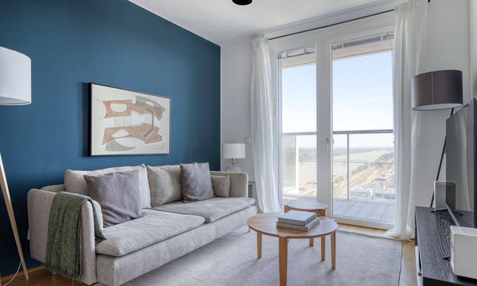 Vienna Apartamento | Clean Leopoldstadt 1BR w/ Balcony, nr Bus & Groceries, by Blueground