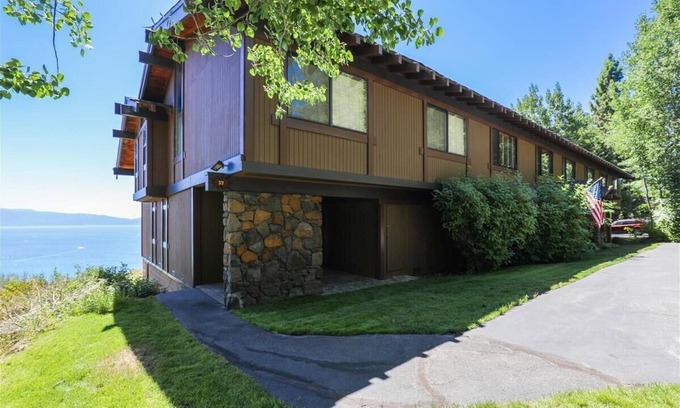 Tahoe City Condominio | Rocky Ridge # 37: 4 dormitorios, 2. 5 BA condominio en Tahoe City, para 8 personas