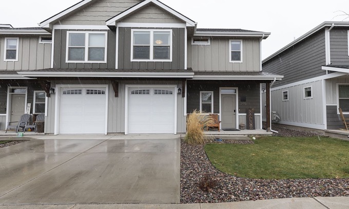 Franklin to the Fort Otro | Clean Newer Townhome with Garage in Central Missoula-Family Friendly.