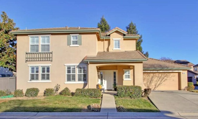 Westlake Casa | Clean Professionally Furnished Lavish Home in a Luxury Private Community Setting