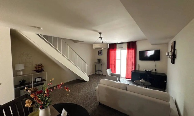 Memphis Condominio | Clean, spacious Condo, Weekly Rental Discounts