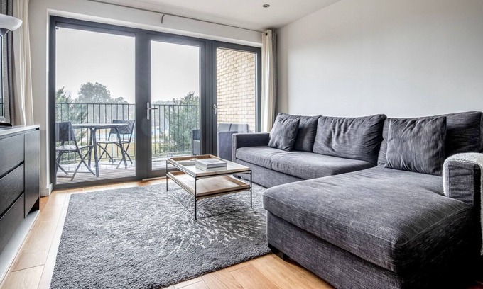 Vassall Apartamento | Clean Stockwell 1BR w/ Balcony, nr Park & Oval Station, by Blueground