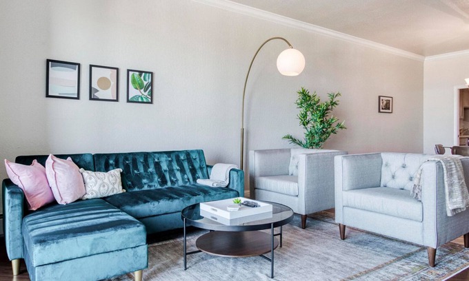San Francisco Apartamento | Clean Twin Peaks 2BR w/ Patio, nr Groceries & Coffee, by Blueground