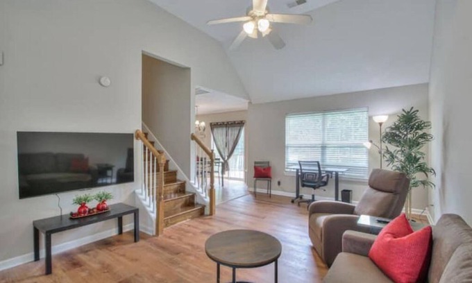 Smyrna Casa | Clear Circle- Modern 3/2.5 near everything! Smryna- Off I-24!