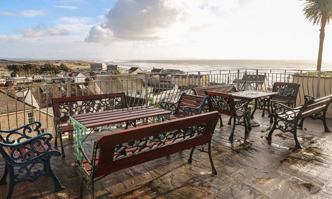 Pendine Casa | CLEAR VIEW, pet friendly, character holiday cottage in Pendine