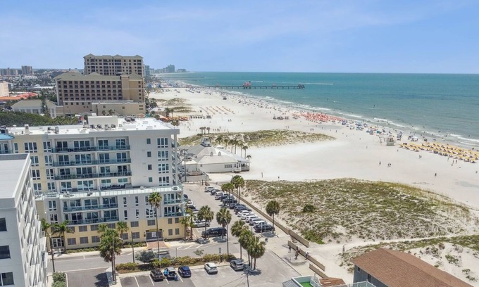 Clearwater Beach Casa | Clearwater Beach Cottage 13H/ Walk to the Beach!