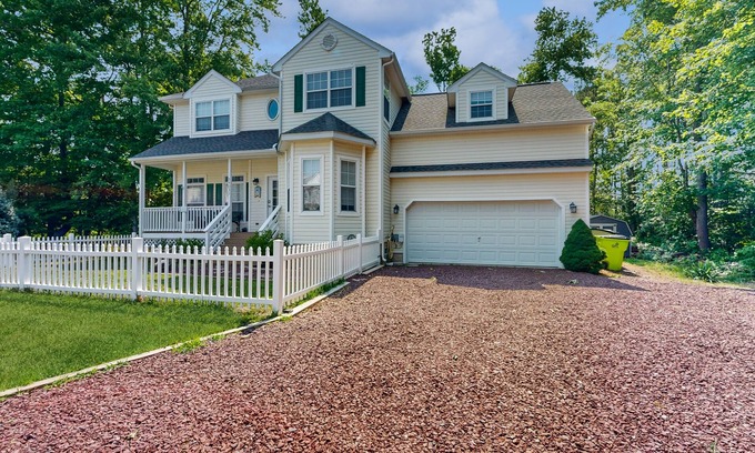 Clearwater Casa | Clearwater Home Close to the Beach w/Shared Pool, Private Washer/Dryer