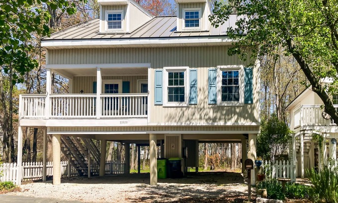 Clearwater Casa | Clearwater home - Elevated dog-friendly retreat with a deck plus pool & tennis