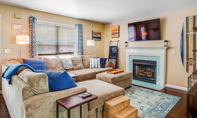 Clearwater Casa | Clearwater home with screened deck, outdoor shower, outdoor pool - Dogs OK