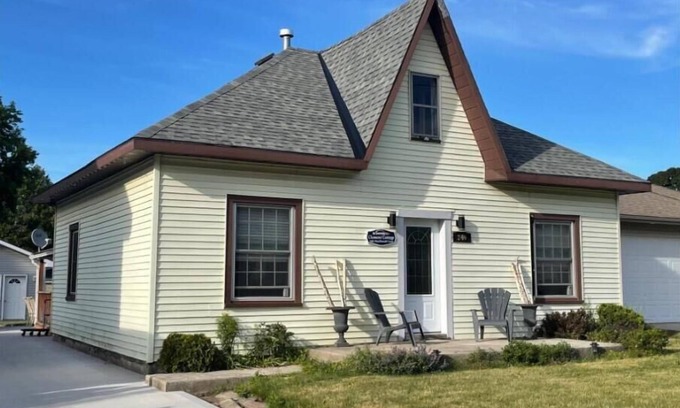 Southampton Casa | Clemens' Cottage, a charming 3-Bed Historic Home in Central Southampton