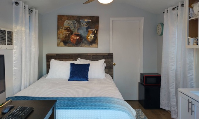 Ronda Casa | Cleo's Village Blue Ridge Mountains Tiny Homes