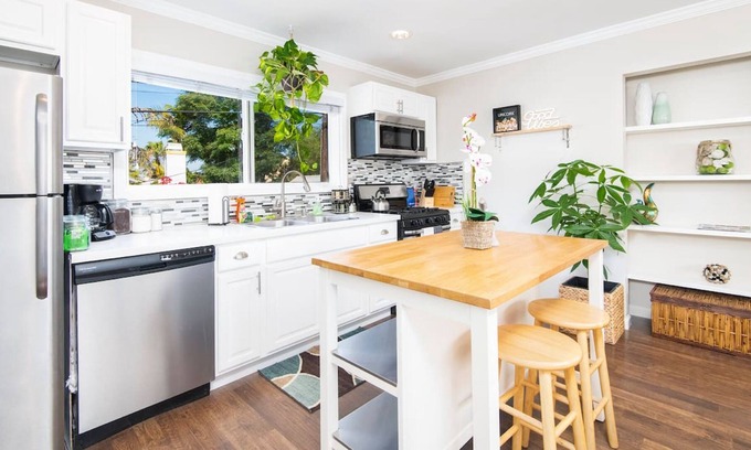 University Heights Cabaña | Cleveland 16 by Avantstay Modern, Breezy Comfort in San Diego!