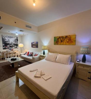 Jumeirah Lake Towers Apartamento | Click Stay - JLT - Entire Studio & Balcony Lakes view Apartment -AM