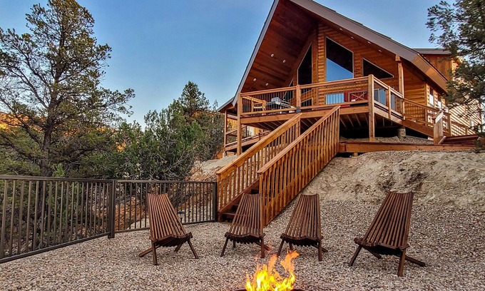 Orderville Casa | Cliffs Edge | Private hot tub | Zion NP