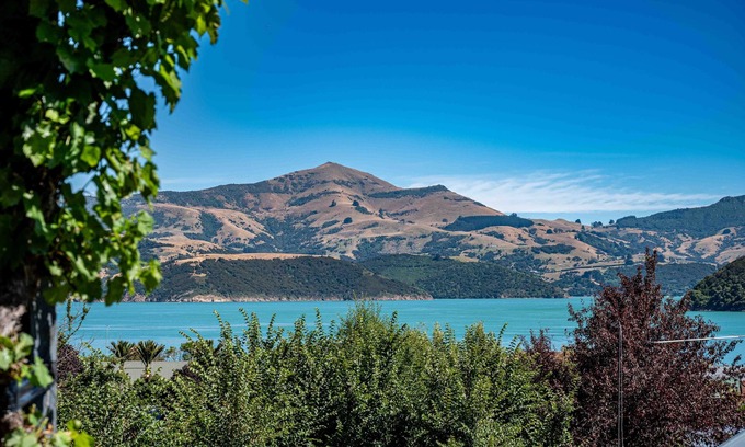 Akaroa Casa | Cliffside - Akaroa Holiday Home