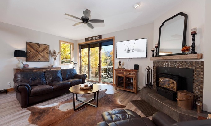 Purgatory Casa | Cliffside Casa (#109) | Mtn Views - Deck - 1 Mile to Ski & Mtn Biking, DogsOK