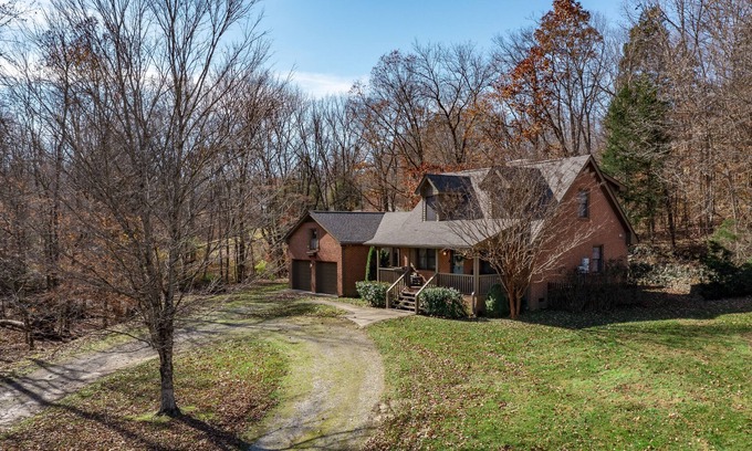 Thompson's Station Casa | Cliffside Cottage