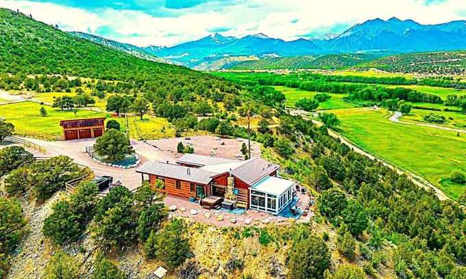 Salida Casa | Cliffside Home at Shaw's River Ranch with some of the best views on the planet.