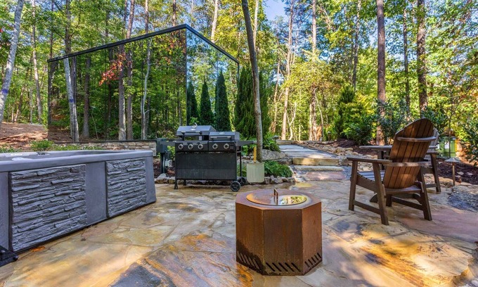 Lupton City Cabina | Cliffside Mirror Cabin