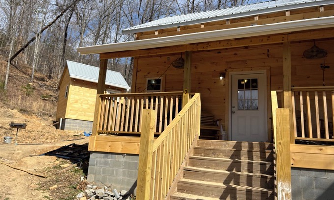 Rogersville Cabina | Family-friendly cabin on 180 acre Clinch Mountain getaway near Rogersville, TN.