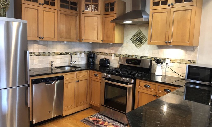 Bedford-Stuyvesant Casa | Clinton Premier