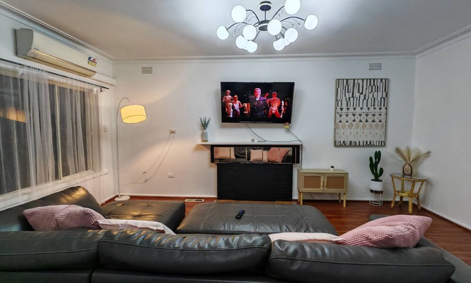 Dallas Casa | Close to Airport, Walk to Train