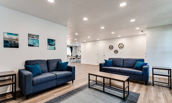 Harlow Casa | Close to Autzen, Hayward, & Hospitals