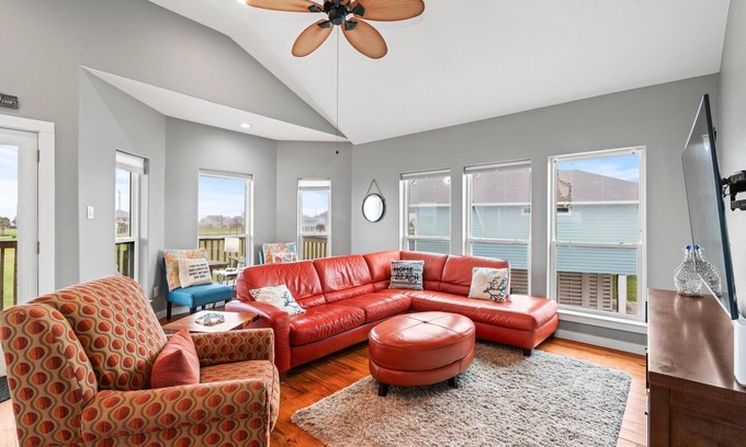 Indian Beach Casa | Close to Beach / Clean / Outdoor Bar / Pet Friendly