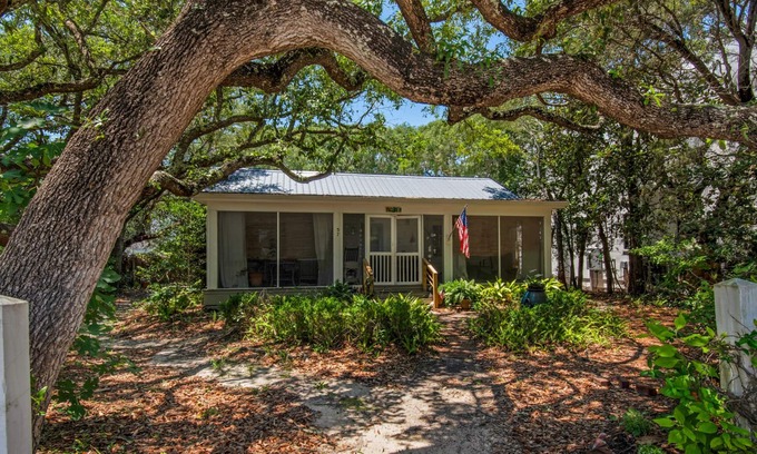 Seagrove Beach Casa | Vintage Cottage-Old Seagrove-Cozy / Relaxing / Close to Beach * WiFi gratis *