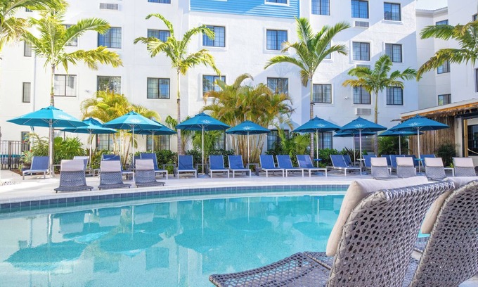 Park Shore Hotel | Close to Beaches w/ Breathtaking Sunsets | Perfect for Couple | Outdoor Pool