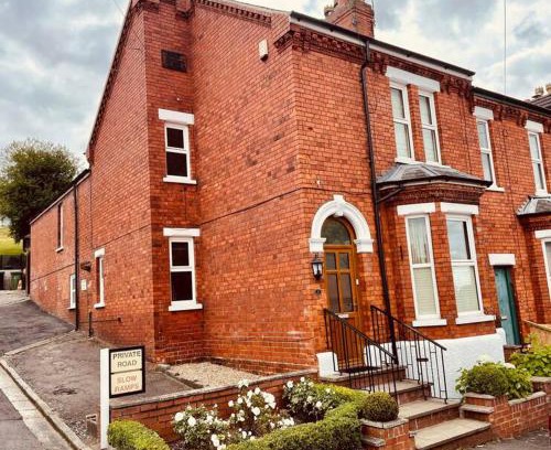 Lincoln Casa | Close to castle + Parking for 4 Cars
