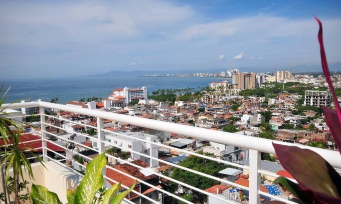 Colonia 5 de Diciembre Condominio | Close to Centro/Malecon, with Ocean & Mountain Views/Pools/Fitness Center/Garage