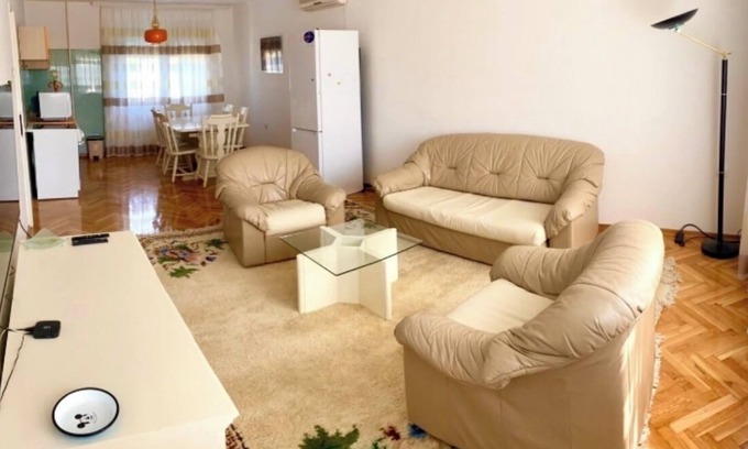 Pancevo Apartamento | Cerca de la ciudad, hermosa casa, explore las maravillas de Serbia. Ideal para familias