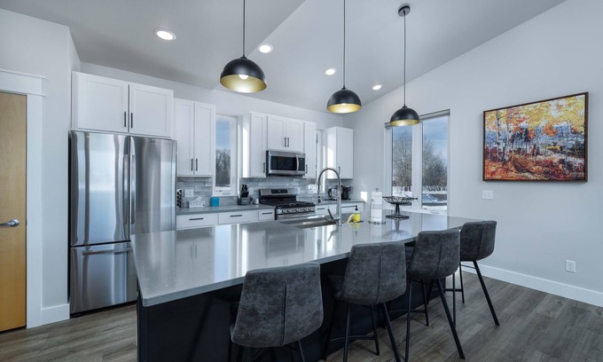Four Corners Condominio | Close to Downtown Bozeman & Big Sky w/ Easy Trail Access - Sunrise Retreat