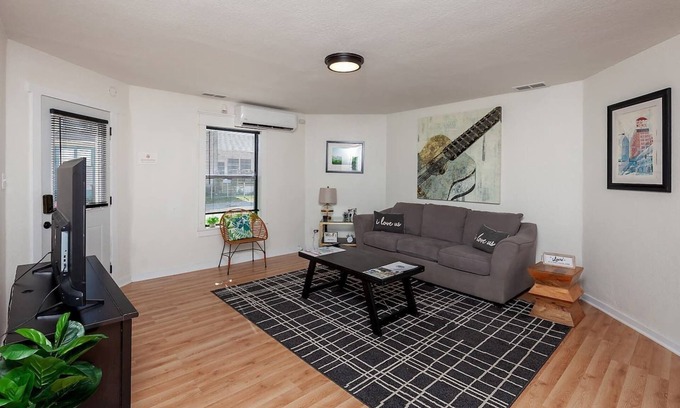 Des Moines Casa | Close to Downtown~Fun Backyard~Pet Friendly~2 BDRM