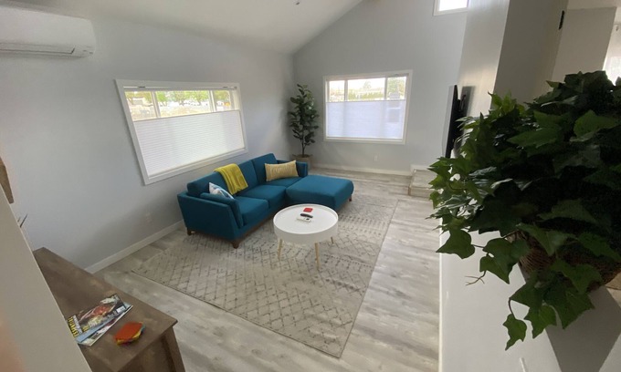 Larkspur Casa | Close to Downtown, Newly Renovated, Walk to Shopping, Dining, Drinks