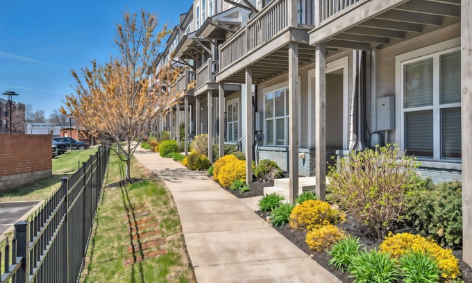 Eighth Avenue Casa | Close to DT Game Garage Bar Large Living Room
