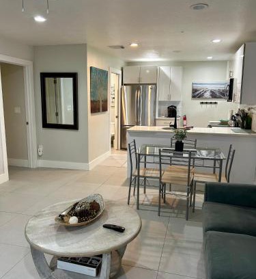 West Palm Beach Apartamento | Close to everything! Perfect basecamp for WPB